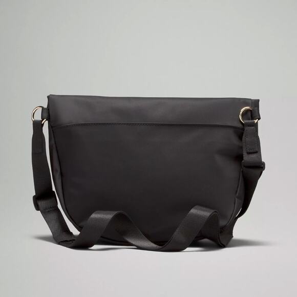 NEW Lululemon All Night Festival Crossbody Belt Bag 5L - Black/Gold - Picture 3 of 4